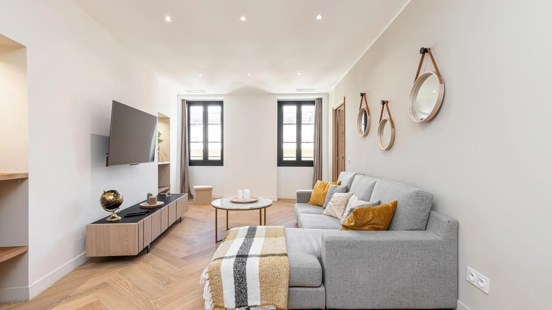 Place Massena, superbe appartement neuf. Nizza
